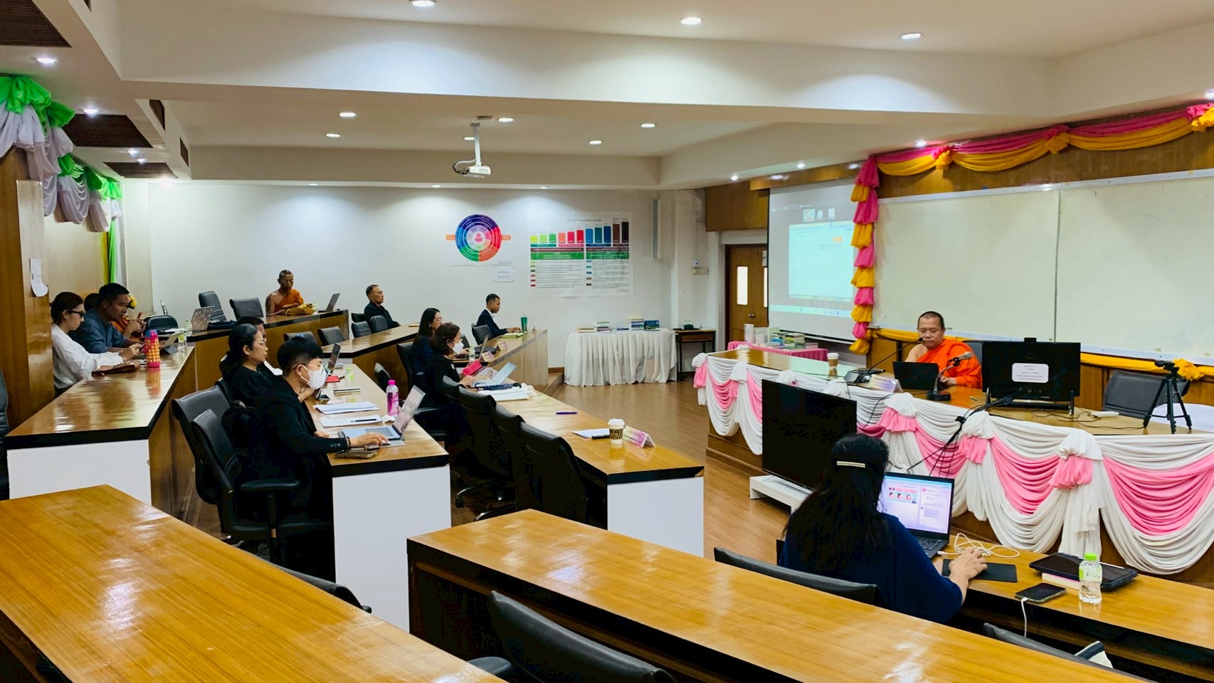 ฟังบรรยายพิเศษ หัวข้อ "การประยุกต์ใช้ AI เพื่องานวิจัย" - รูปภาพ 4